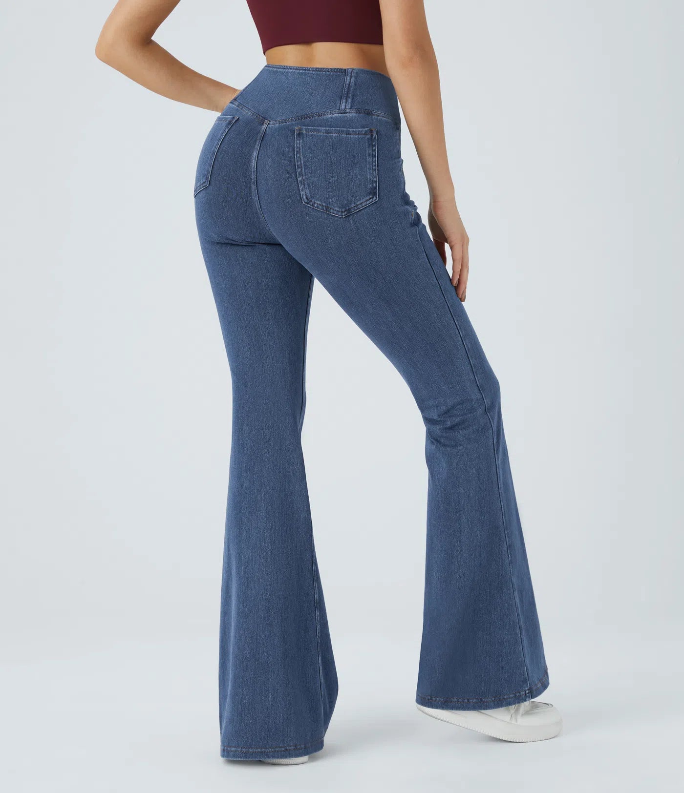 Lässige Jeans mit hoher Taille, überkreuzten Taschen (Crossover) und Waschung