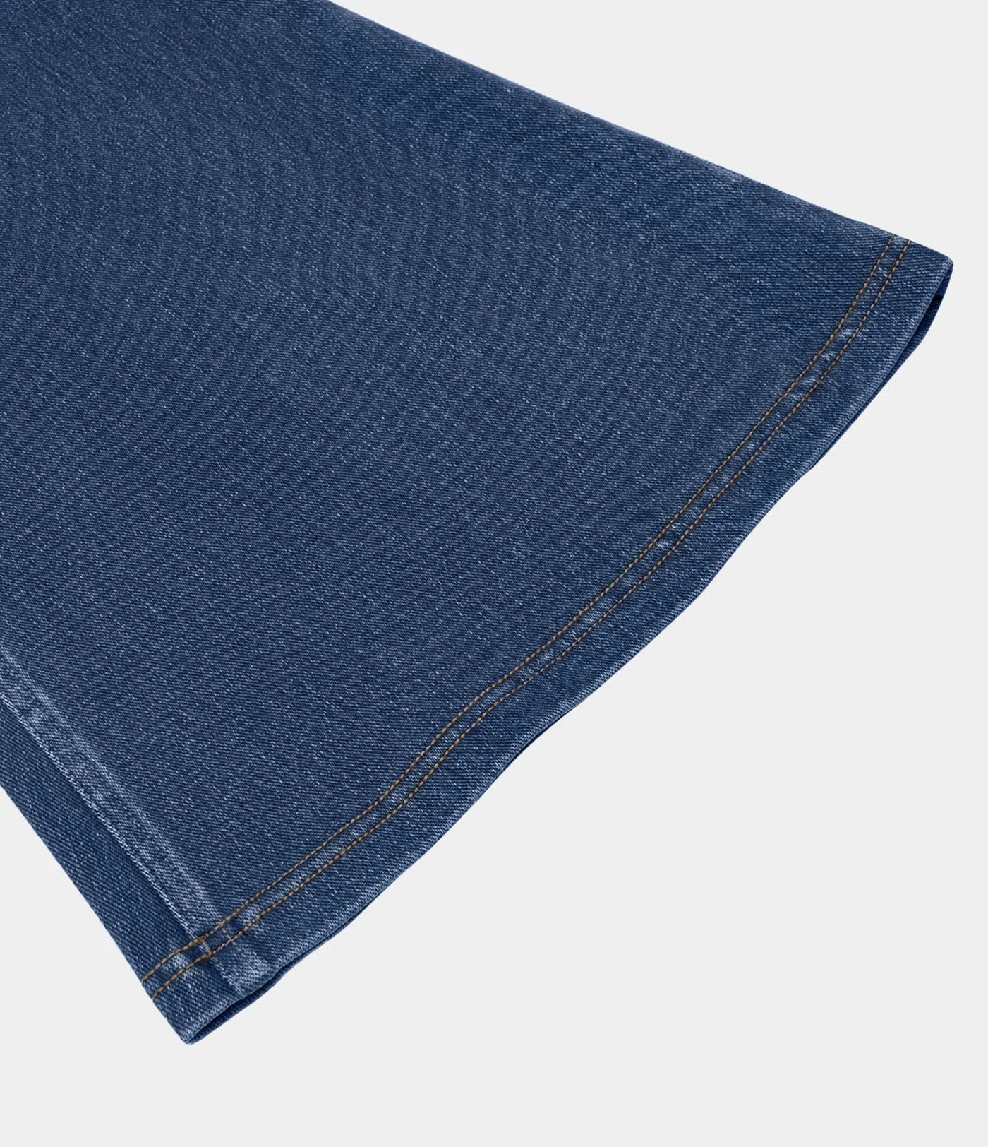 Lässige Jeans mit hoher Taille, überkreuzten Taschen (Crossover) und Waschung